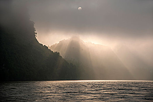 lo kep bach thu khung 3 ngay
